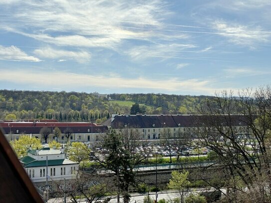 Dachgeschosswohnung mit Dachterrasse und Blick auf die Gloriette beim Schloss Schönbrunn!