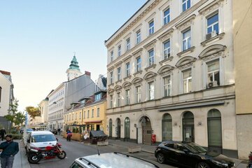 Zieglergasse | Sanierungsbedürftiges Büro | Komplett in den Innenhof gerichtet