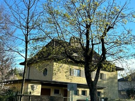 ***Sanierungsbedürftiges ARCHITEKTURJUWEL in BESTLAGE (Volksgartenstraße/Kolpingstraße, direkt neben der Traun) mit Bli…