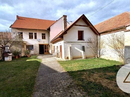 Mehrfamilienhaus mit Innenhofgarten, großer Scheune und interessanten Nebenräumen