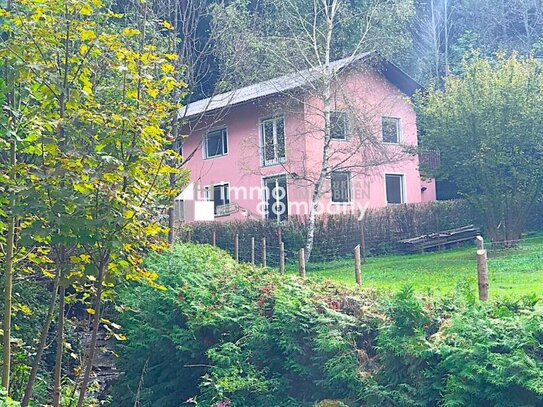 Wohnen am Waldrand mit eigenem Bächlein - Natur pur