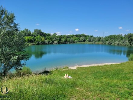 Hochwertiges Wohnen in diesem neu errichteten Reihenhaus mit Terrassen und Garten und das in fußläufiger Nähe zum Badet…