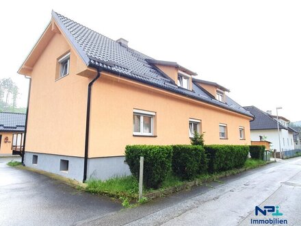 Ein Zuhause für die ganze Familie + Beide Doppelhaushälften + 10 Zimmer + 3 Garagen + Wintergarten mit großem Holz offe…