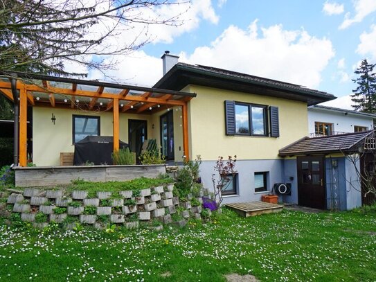 Ein Haus zum Ankommen mit Sonnenenergie vom eigenen Dach - Gartenidylle, Ruhelage & Stadtnähe