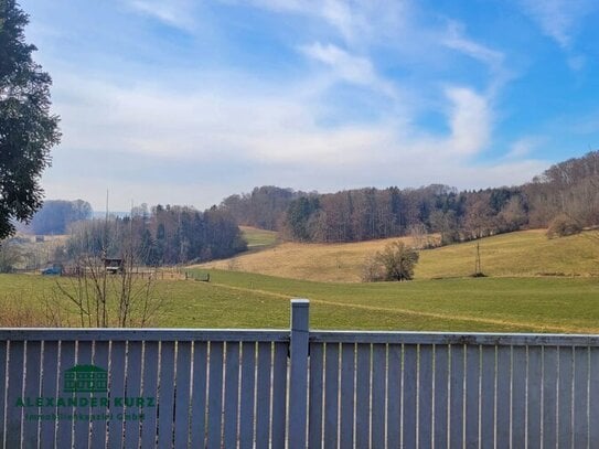 Kleiner Bungalow am Land in bester Aussichtslage, 35 km nördlich von Salzburg