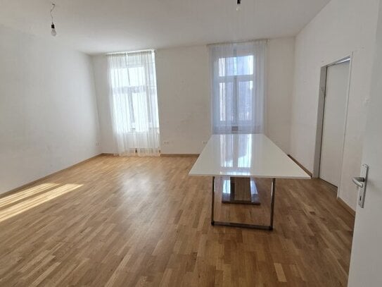 WG, Wohnungszimmer zwischen Praterstern und Nestroyplatz.