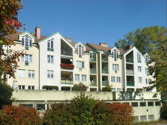 Südlich ausgerichtete 3-Zimmer-Wohnung mit Loggia und Carport im Zentrum