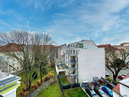 Loftartige Dachgeschoßwohnung mit Terrasse