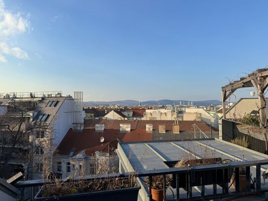 Dachgeschoss - Erstbezug nach Sanierung I Terrasse mit Fernblick I Direkt am Yppenplatz & Brunnenmarkt I U-bahn Nähe