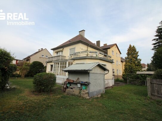 Kleines 2 Familienhaus mit großen Garten