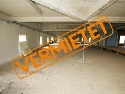 * * * VERMIETET * * * Lagerraum im 1.OG mit Parkplatz