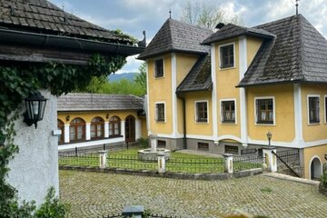 Landhaus in zauberhafter, weitläufiger Waldrandlage! Pool, Saunalandschaft, Idylle pur!