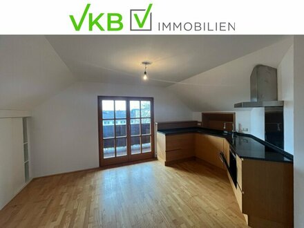 Große Wohnung mit Balkon und Garage im Zentrum