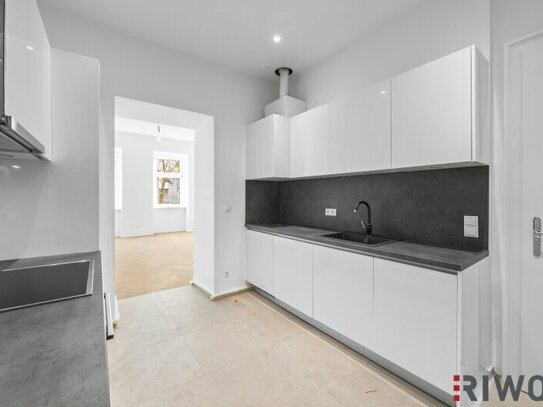 Erstbezug | Sanierter Altbau | 13m² Süd-Balkon | 3 Minuten zur U3 | Hochwertige Küche