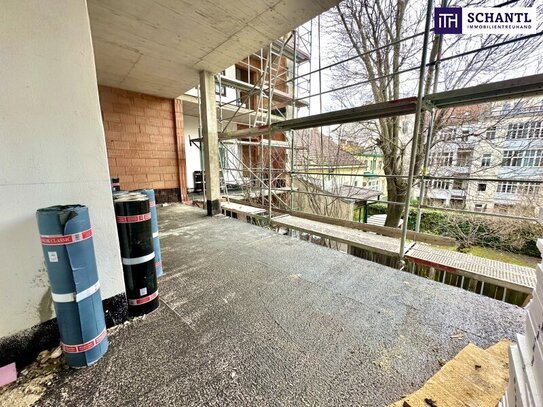 3,5-Zimmer-Wohnung mit Sanierungsbedarf und 20 m² großer Loggia im Innenhof! Plus rundum saniertes Haus!
