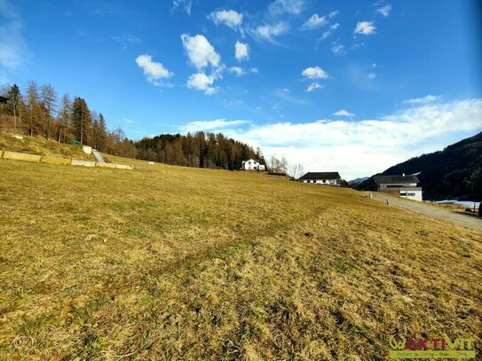 Leistbarer Wohn-Baugrund mit Fernblick. - Ruhige Lage nahe dem Zentrum. - Infrastruktur fußläufig erreichbar.