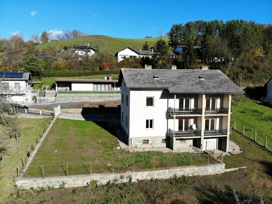 Mehrfamilienhaus mit praktischem Nebengebäude und schönem Innenhof in sonniger Zentrumsnähe