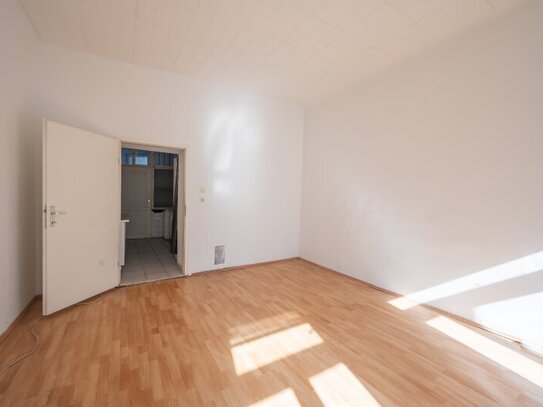 ++NEU++ Sanierungsbedürftige 1-Zimmer Altbau-Wohnung, viel Potenzial!