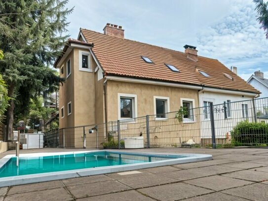 Sofort beziehbar! Charmantes Einfamilienhaus mit Pool nahe Rosenhügel