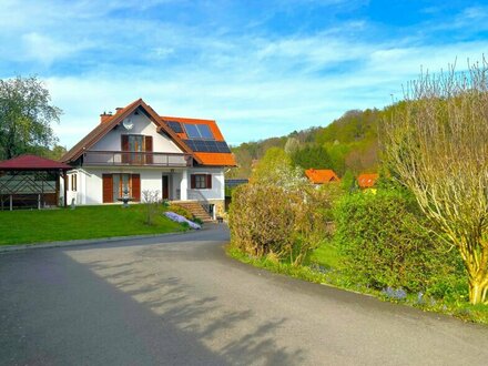 Sehr gepflegtes Einfamilienhaus, Vollkeller, Garage, Pergola, liebevolle Gartengestaltung