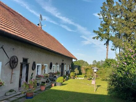 Idyllische Liegenschaft mit 3600 m² Grundstücksfläche und eigener Zufahrt!