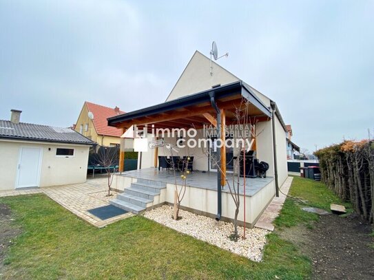 Einfamilienhaus mit 3 Schlafzimmern, kleinem Garten, Terrasse & Stellplatz