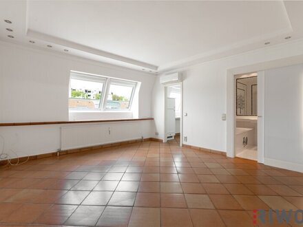 |Bezugsfertige DG-Wohnung nahe Hohe Warte|1 Zimmer + separate Küche|Freier Mietzins|