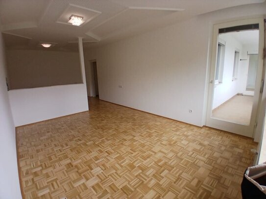 Geräumige 4-Zimmer-Wohnung mit Loggia und Tiefgaragenplatz im Zentrum von Liezen zu kaufen !