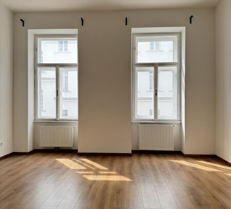 ERSTBEZUG: Charmante 2-Zimmer-Altbauwohnung mit Balkon in saniertem Gebäude – 1080 Wien!