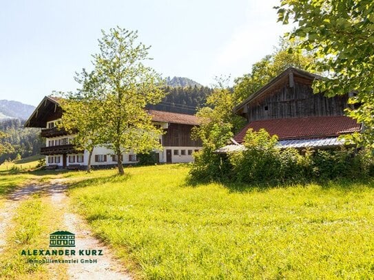 Bauernhof im Chiemgau mit ca. 37 ha Wiese und Wald