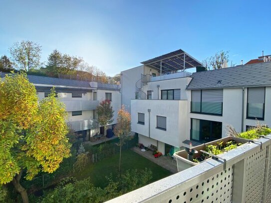 Ruhige, perfekt angebundene 3-Zimmer mit hofseitiger Loggia und Garage in Hietzing