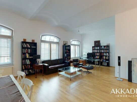 Helle Loft-Wohnung in historischen Backsteingebäude