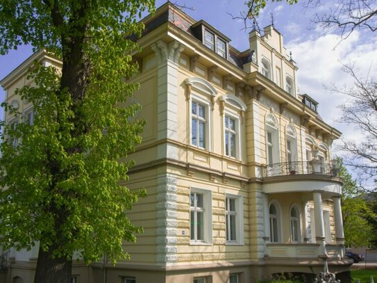 Traumhaft sanierte 7-Zimmer Altbau-Villa mit Fernblick