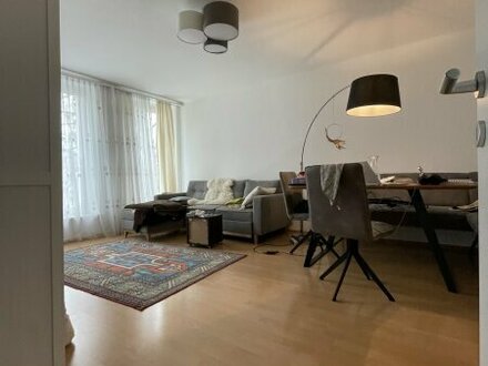 Perfekte Aufteilung - diese geräumige 3-Raumwohnung mit rd. 80 m² Wohnfläche befindet sich in Stadtrandruhelage von Ste…