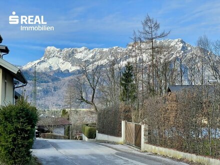 Dachgeschoßwohnung mit traumhaftem Blick auf den Untersberg und zwei Stellplätzen