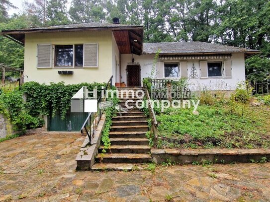 Abgeschotteter Bungalow mit großem Grund in malerischem Michelbach - sanierungsbedürftig, Garage, große Einfahrt & herr…