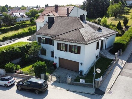 sehr großzügig angelegter Bungalow mit Vollkeller und Doppelgarage in äußerst gepflegtem Zustand zu verkaufen