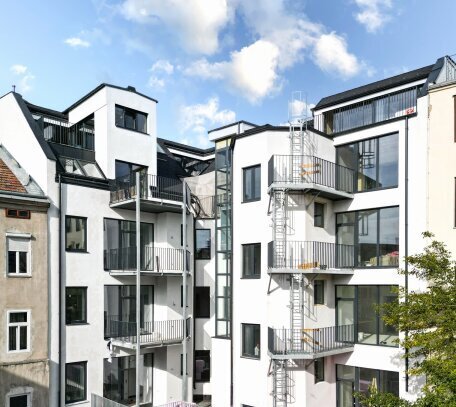 Revitalisierte 2-Zimmer Altbauwohnung mit großzügiger Verglasung und südseitigem Innenhofbalkon | Fernwärme | PROVISION…