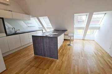 PROVISIONSFREI, DACHGESCHOSS, 138 m2 Maisonette mit 45 m2 Terrasse, 3 Zimmer, Wohnküche, Wannenbad, Rembrandtstraße