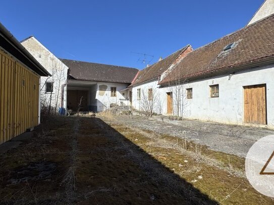 Bauernhof mit 1,5ha Grund, Hallen und Garagen