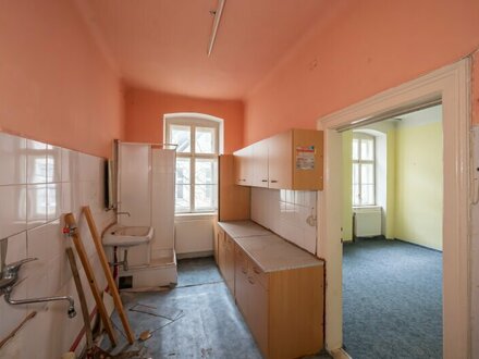 ++H7++ Sanierungsbedürftige 2-Zimmer Altbau-Wohnung, viel Potenzial!