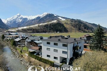 Moderne, neuwertige Büro-, Praxisfläche-, Geschäftsfläche in Kaprun, Hubtisch, großer Lagerraum ca. 107 m2 zu vermieten