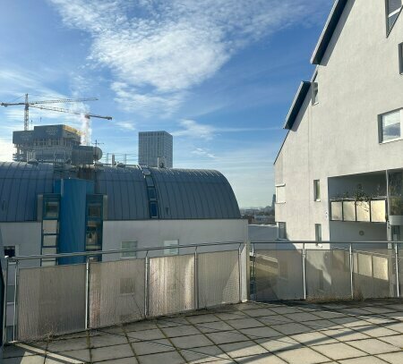 Der SONNE entgegen: SÜDSEITIGE Dachgeschoß-Maisonette mit großzügiger Dachterrasse und Klimaanlage.