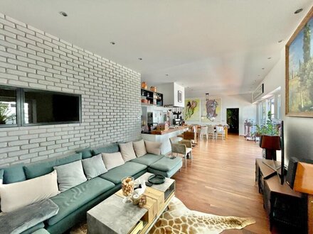 ABSOLUTE SELTEHEIT auf dem Immobilienmarkt: Ebenerdiges Townhouse mit Atrium-Terrasse in urbaner Stadtlage