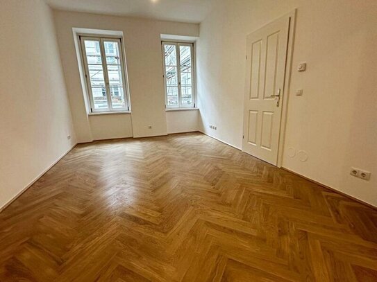 ERSTBEZUG, SIEBENSTERNGASSE, 46 m2 Altbauwohnung, 2 Zimmer, Küche, Duschbad, Parketten, 2. Liftstock, MQ-Nähe