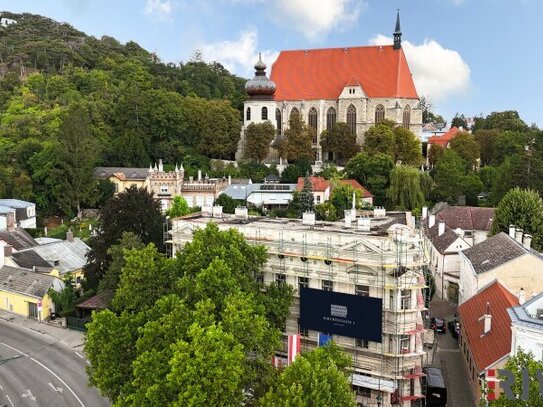 TRAUMBLICK AUF DIE KIRCHE II 2 ZIMMER ALTBAUWOHNUNG MIT 8m² BALKON II PRESTIGE UND ELEGANZ II WOHNEN IM DENKMALGESCHÜTZ…