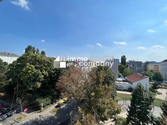 TOLLER AUSBLICK!!! Lichtdurchflutete und GENERALSANIERTE charmante Wohnung mit unverbaubarer Grünblick