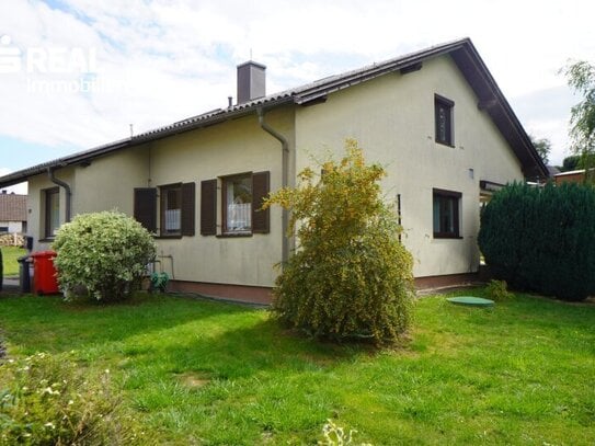 Waldviertler Landhaus mit Garage und großem Garten