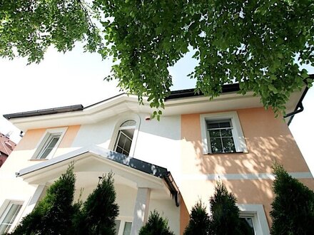 Stadtvilla am Nachbarschaft des malerischen Akademieparks in Wiener Neustadt
