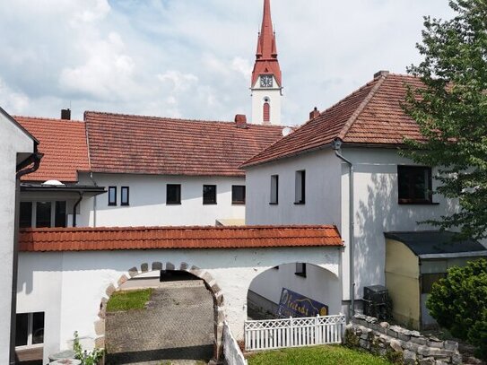 Haus mit 6 Wohnungen in Neumarkter Marktplatzlage